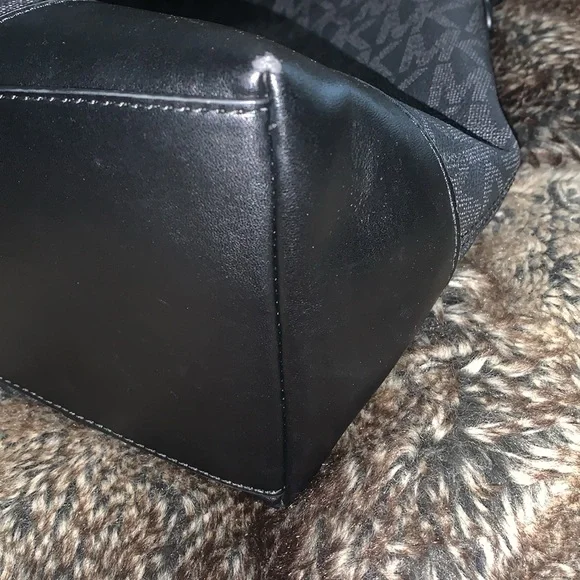 Michael Kors Signature Black/Grey Shoulder Bag - Picture 6 of 9